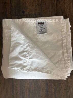 KIRKLAND Costco KING 680 THREAD COUNT 100% PIMA COTTON White FLAT sheet